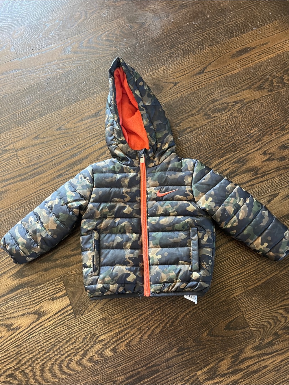 Nike Camo Hooded Puffer Jacket with Orange Trim new without tags zip boy or girl
